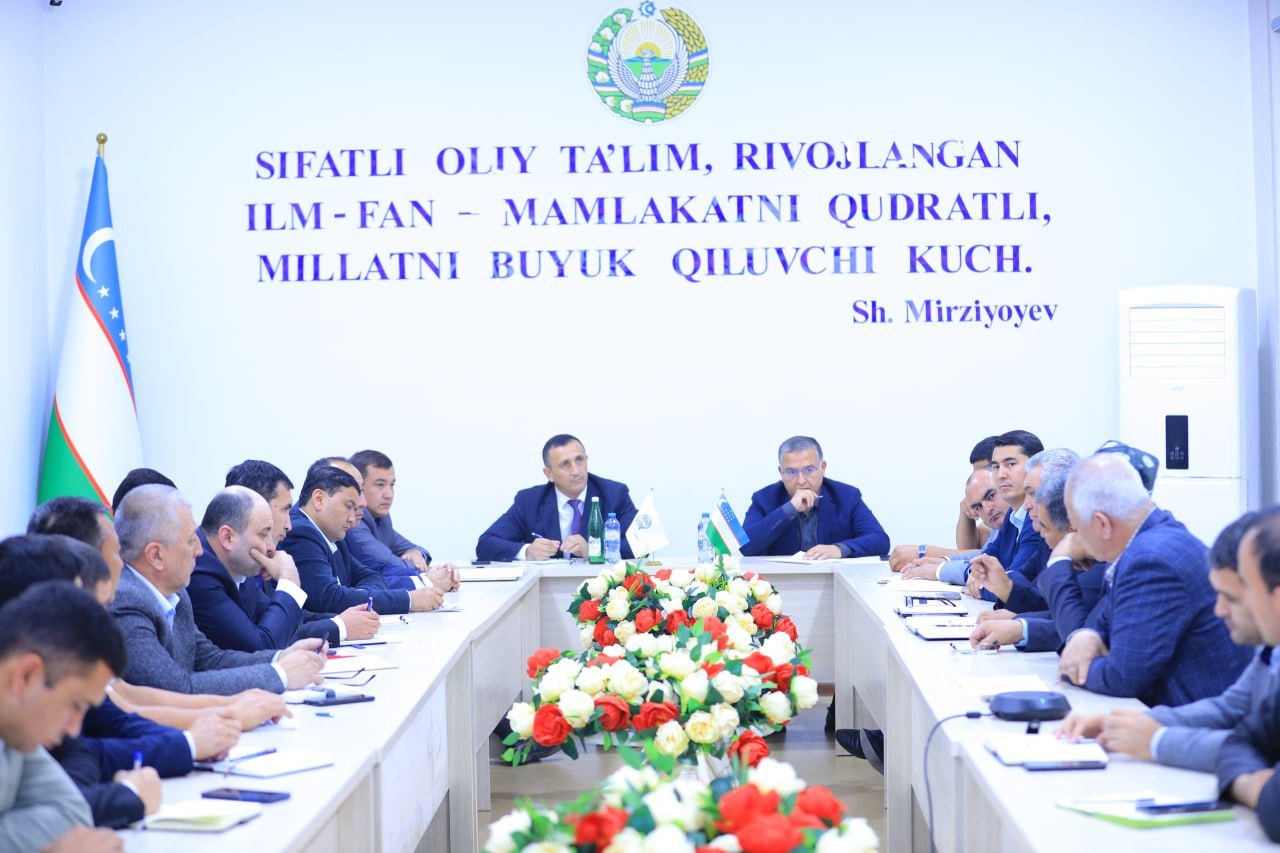 Samarqand tumani hokimi S.Usmanovning professor-o‘qituvchilar hamda talabalar bilan ochiq muloqoti bo‘lib o‘tdi.